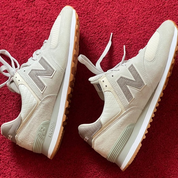 New Balance 574 MADE IN USA 'PRIDE'- Men Size 10.5 - Picture 1 of 5